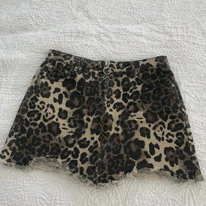 Super chic leopard print denim skirt!